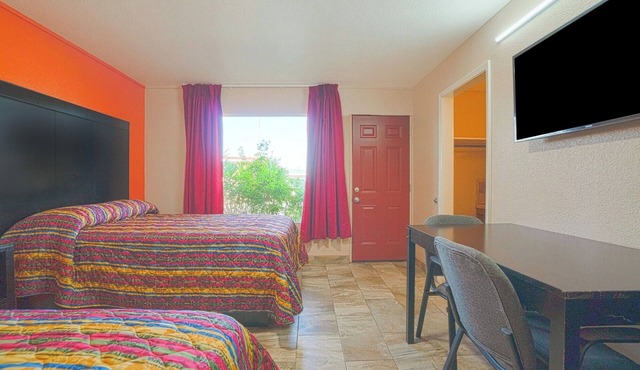 Budget Family Stay Near Weslaco’s Best Attractions | Free Parking