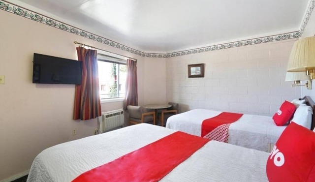 Budget-Friendly 3-Room Retreat Near Alpine Downtown & Local Attractions