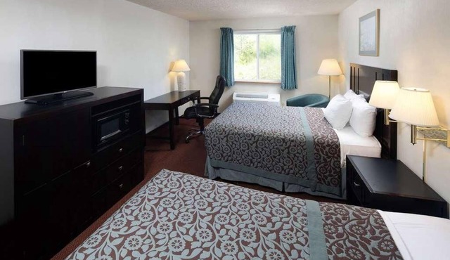 Budget-Friendly Accommodations with Free Parking, Wifi, and Pool