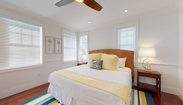 Budget Friendly, Couples Welcome - Marlin Bay