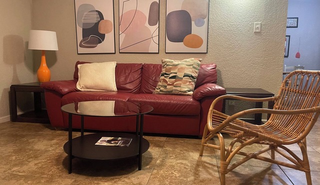 Budget Friendly, Everything Nearby, Quiet & Safe, 1 queen, 1 Twin, 1 Sofa-bed