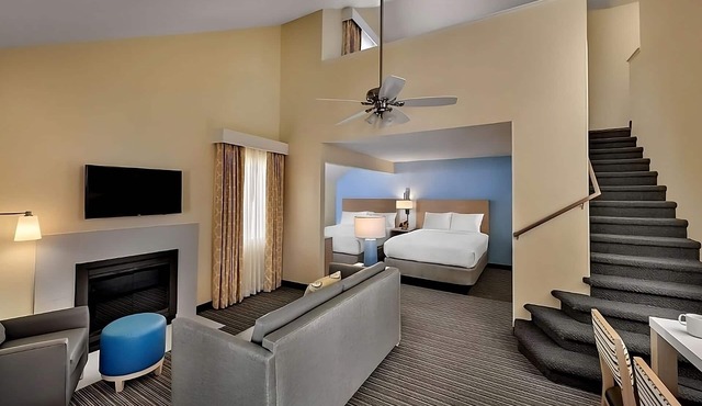 Budget-Friendly Getaway! 2 Modern Units, Pet-Friendly, with Free Breakfast