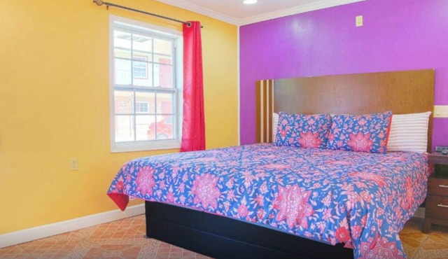 Budget-friendly King Bed | Minutes from Houma and Restaurants | Free Parking