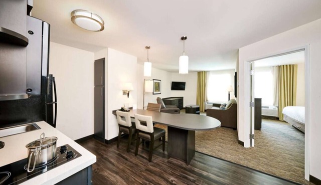 Budget Friendly Option: 3 1BR Suites w/Full Kitchen Ideal for Visiting NYC