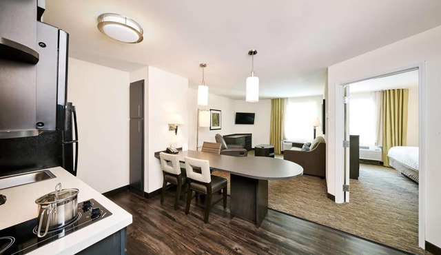 Budget Friendly Option: 3 1BR Suites w/Full Kitchen Ideal for Visiting NYC