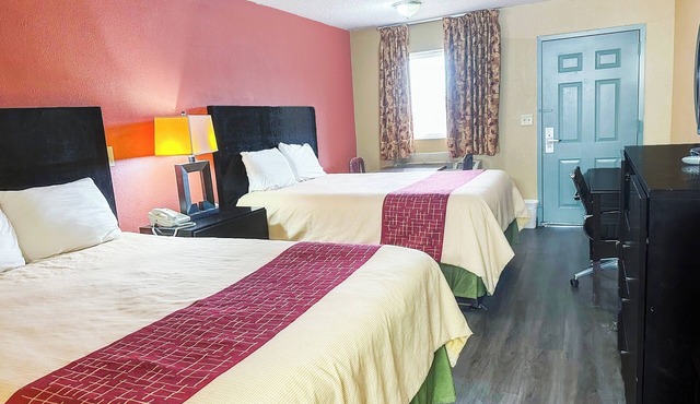 Budget-Friendly Queen Room Perfect for Leisure Travelers Passing Through