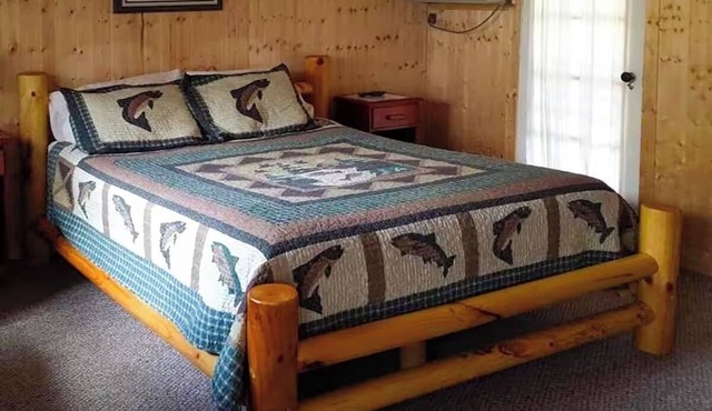 Budget-Friendly Riverside Retreat For Couples Near Cherokee Attractions