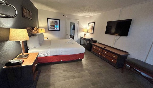 Budget-Friendly Room w/Free Parking | Parks, Trails & Meadowview Golf Nearby