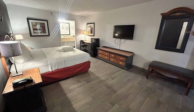 Budget-Friendly Room Near Dining & Local Highlights + Free Parking & Breakfast