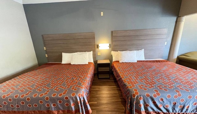 Budget-Friendly Room w/Free Parking - IAH Airport 6 miles away