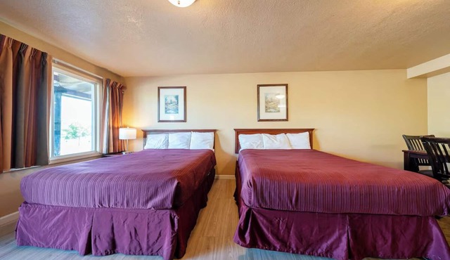 Budget-Friendly Room w/Kitchenette & Parking, Pet-Friendly, Near Attractions