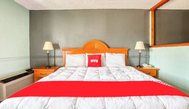 Budget-Friendly Room w/King Bed Perfect for an Affordable Weekend Escape
