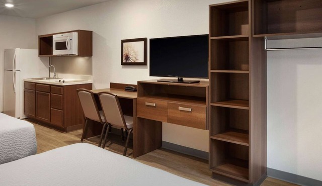 Budget-Friendly Space Close to DC Monuments + Walk to Beltway Plaza Mall
