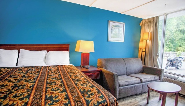 Budget-Friendly Stay: Comfy Room in the Heart of Kernersville