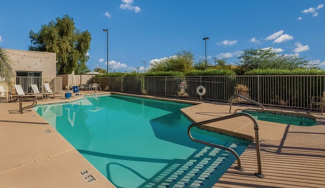 Budget-Friendly Stay at Red Lion Inn Goodyear Phoenix! Free Parking, Pool