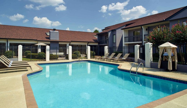 Budget-Friendly Stay in Norcross! 3 Family-friendly Units, Free Parking, Pool
