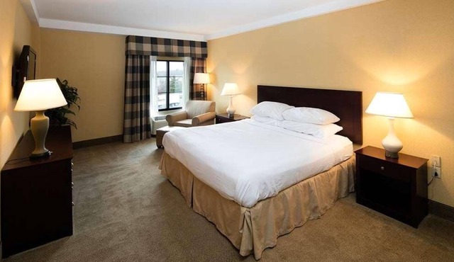 Budget-Friendly Stay in Pennsylvania! Outdoor Pool, Free Parking, Pets Allowed