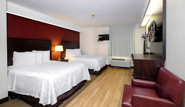 Budget-Friendly Suites Close to Florida Agricultural Museum w/Pool & Hot Tub!