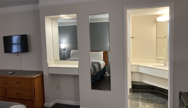 Budget Host Inn- Medical Center