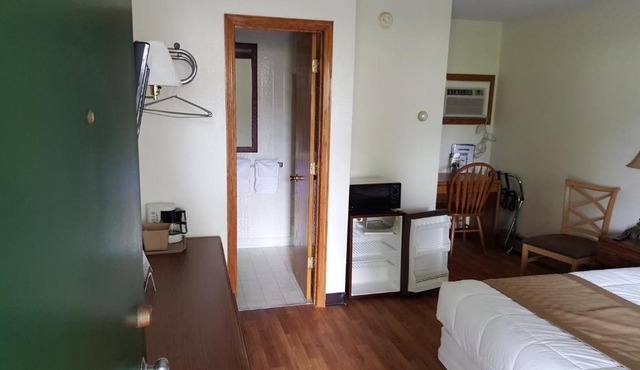 Budget Host Inn