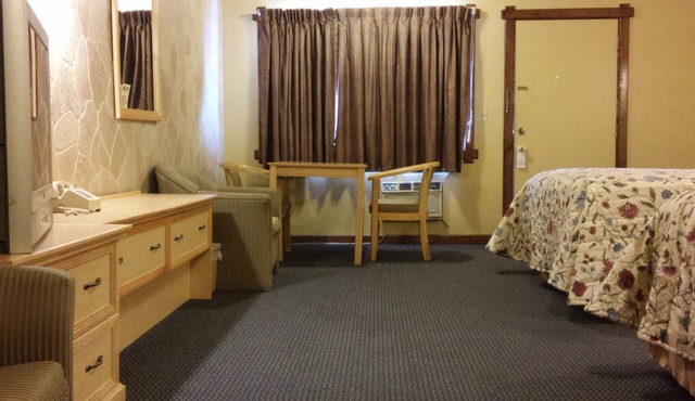 Budget Host Longhorn Motel