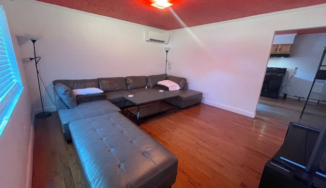 BUDGET HOUSE 58 Modern 3-bedroom house in charming Stanton with AC