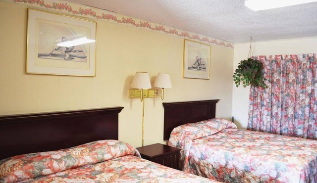 Budget Inn/2 double beds non smoking