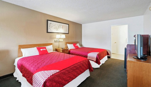 Budget Lodge Near I-10 – Pet-Friendly, Clean Room & Free Parking l 2 Rooms