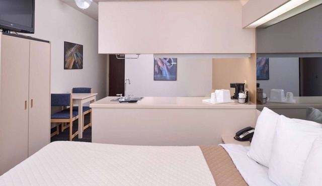 Budget-Minded Traveler's Dream: Comfortable Room with Breakfast Included
