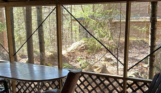 Budget-priced, Full Feature, Lakeside Accommodation for smaller groups - w Boats