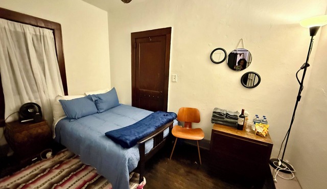 Budget Private Room- Near Beach