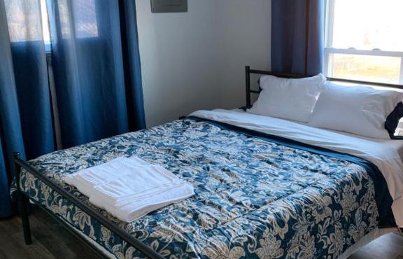 Budget Room in Pontiac House near Downtown Pontiac Affordable to Stay