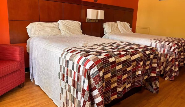 Budget Stay for Families w/Microwave, Mini-Fridge & Double Beds