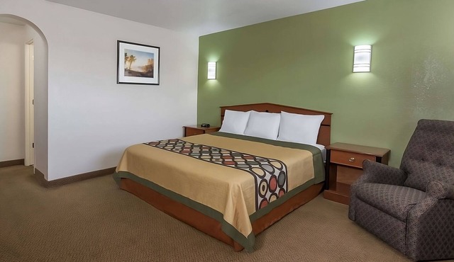 Budget Stay w/Mini-Fridge and Microwave Near Waco’s Top Museums – Pet-Friendly!