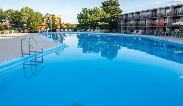Budget Vacation at Red Lion Hotel Harrisburg Hershey! Pool, On-Site Bar