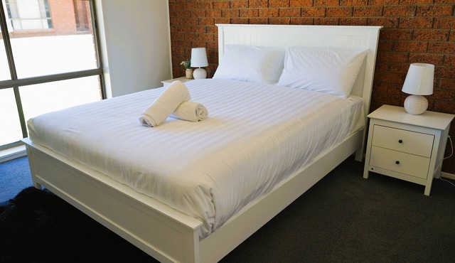 Budget Worker Friendly 2BR Denman Villa