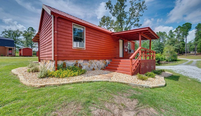 Buena Vista Cabin: Tranquil Haven Near Town Square