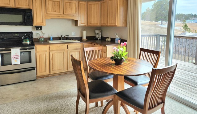 Buena Vista Guesthouse Retreat on 13 Acres - 10 minutes from Downtown Spearfish!