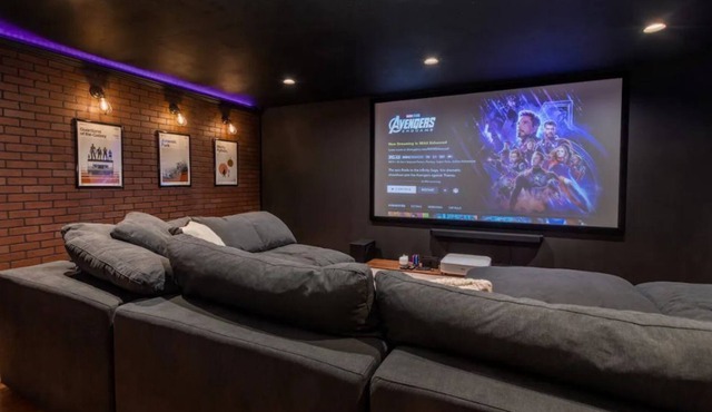 Buena Vista Lodge w/ Hot tub, Theatre, and Gym