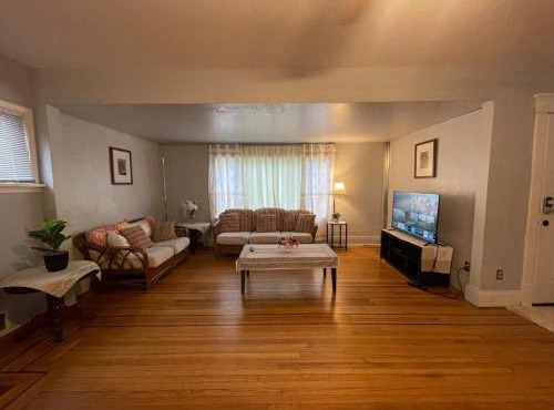 Buffalo 4BR Home 5 Beds, Near Airport & Downtown