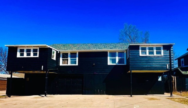 Buffalo & Bourbon-1 Bed/1 Bath Private Condo