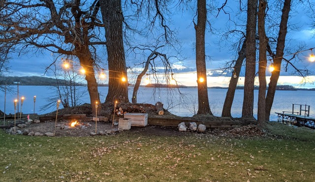 Buffalo Bungalow, Lake Front Cabin with Dock