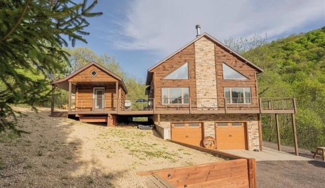 Buffalo County Log Cabin w Guesthouse and pool