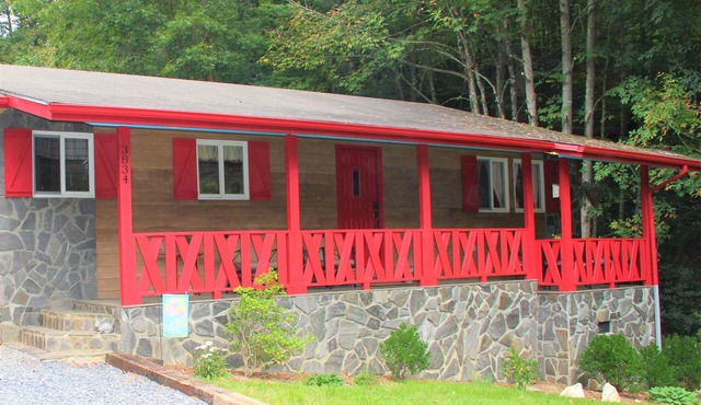 Buffalo Creek Vacations: Hare Pin Inn
