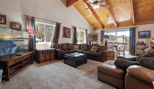 Buffalo Crossing - Hot Tub, Game Room, Slope View, Walk to Bear Mtn