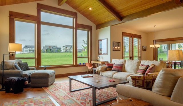Buffalo Lance - Custom Home In A Quiet Neighborhood Just West of Bozeman