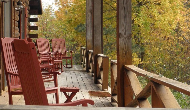 Buffalo Lodge, Secluded Log Cabin near Buffalo National River