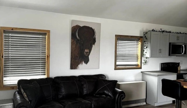 Buffalo Loft- 1-bedroom house with WiFi, AC, located near Glacier National Park