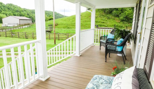 Buffalo Mountain Getaway Cottage - enjoy some time on the farm!