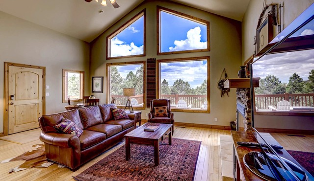 Buffalo Ridge on Zion Boundary very close to the Park! Gated Community -Hot Tub